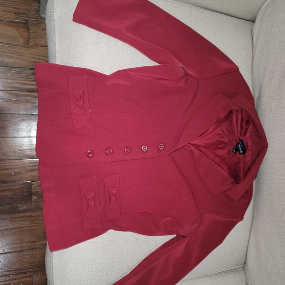 Wine colored suit for any occasion. - Picture 1 of 3